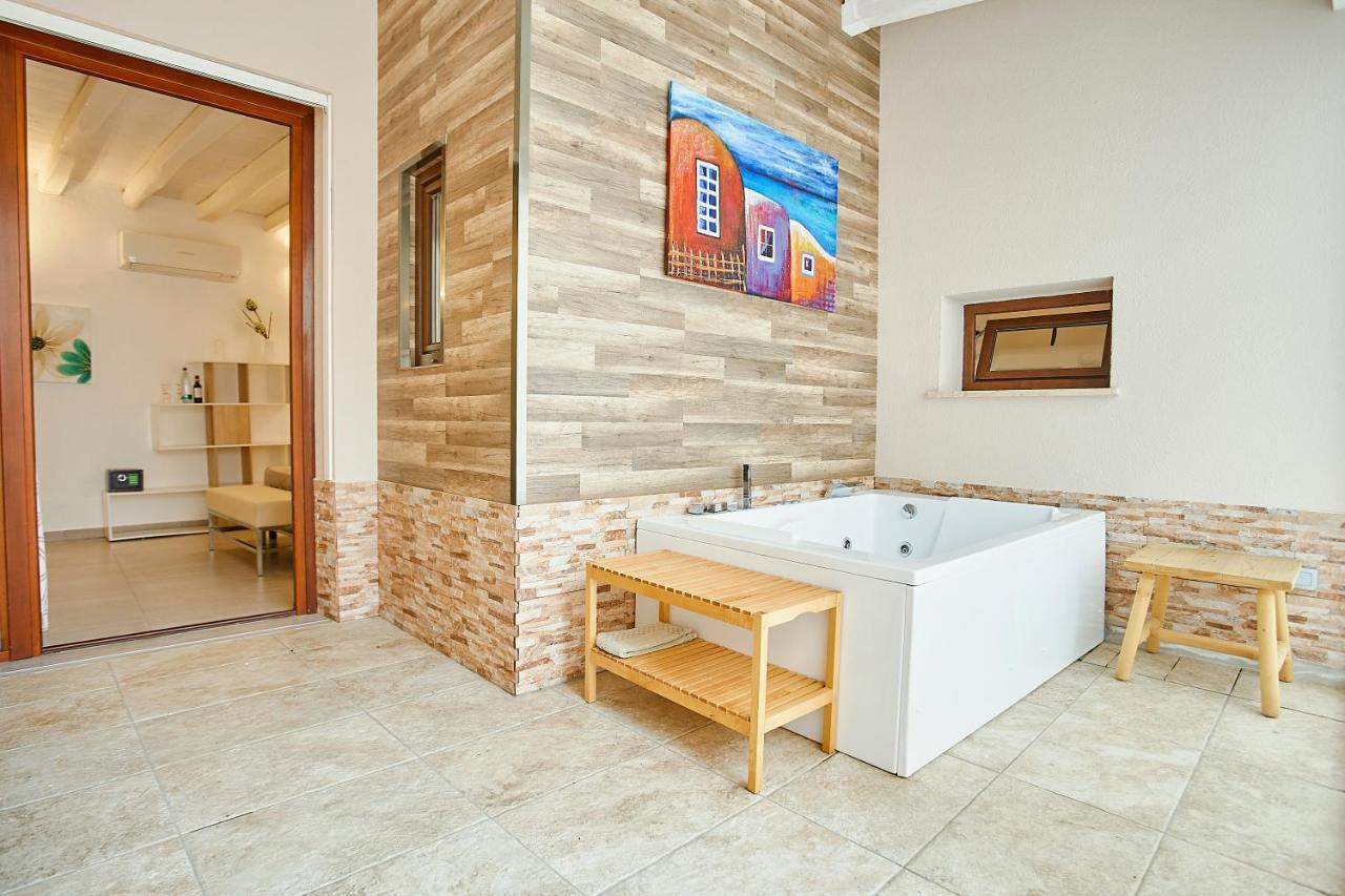 Hotel La Tavernetta Скопело Екстериор снимка