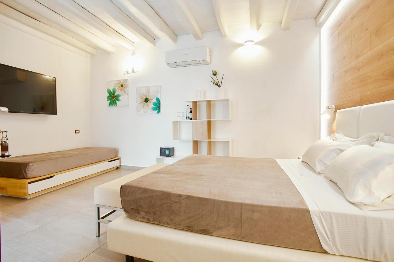 Hotel La Tavernetta Скопело Екстериор снимка