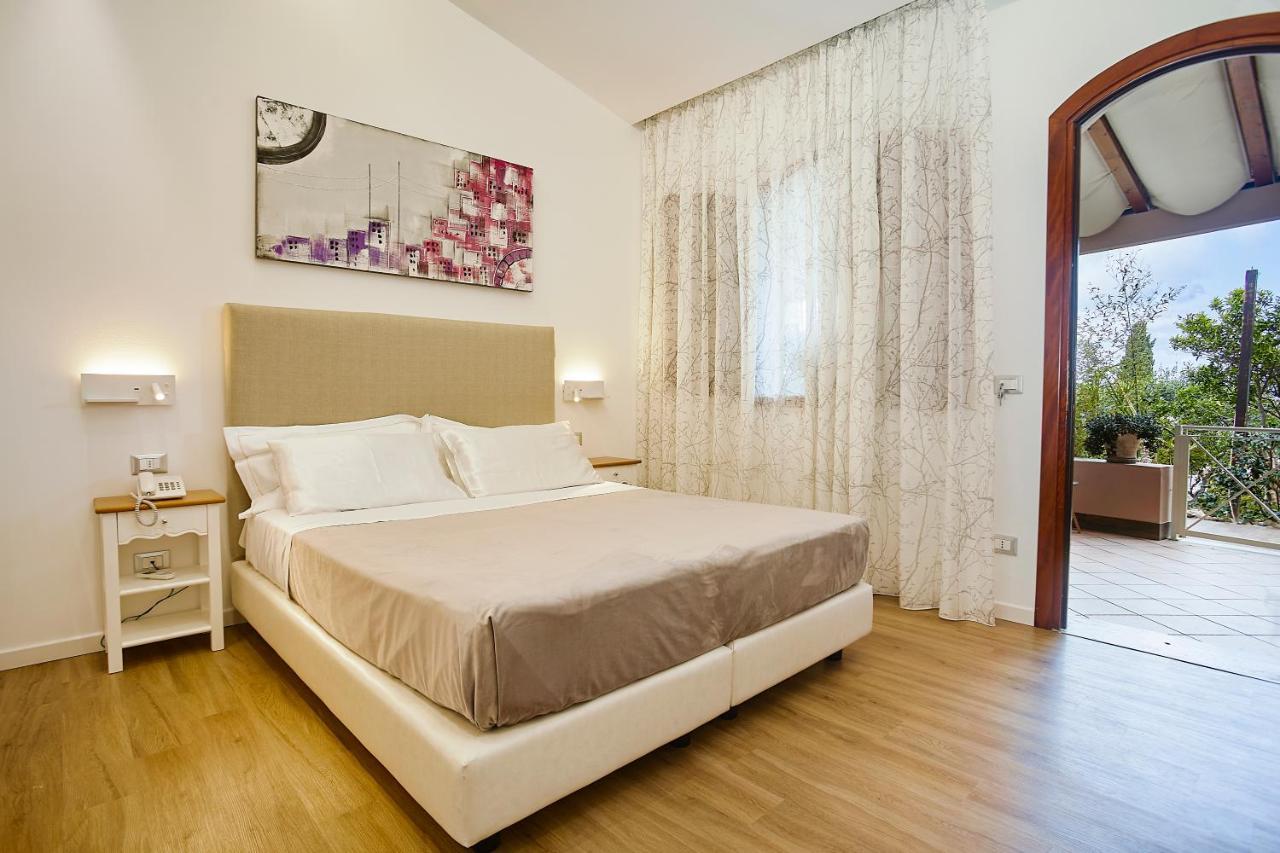 Hotel La Tavernetta Скопело Екстериор снимка