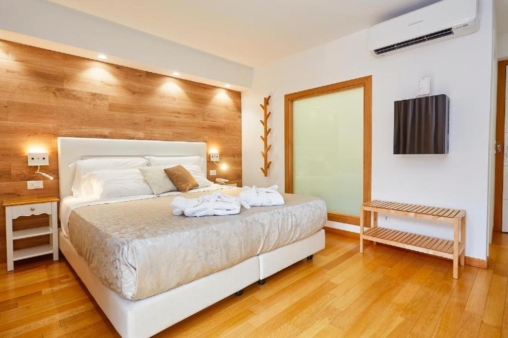 Hotel La Tavernetta Скопело Екстериор снимка